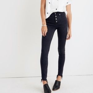 9" Mid-Rise Skinny Jeans in Berkeley Black: Button